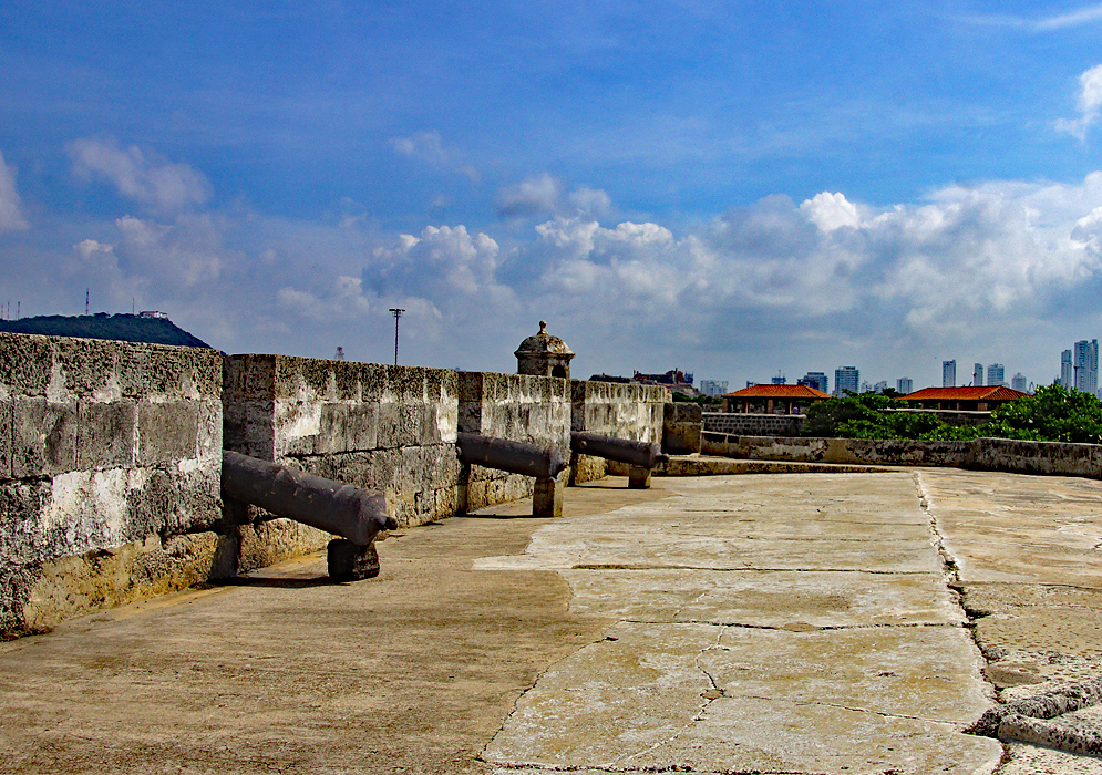 The top of the fort with canons facing outward toward La Popa hill